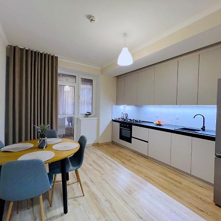 Cozy Apartment In Chisinau Exterior photo